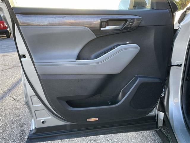 used 2021 Toyota Highlander car, priced at $32,194