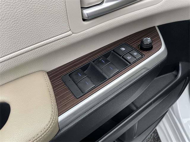 used 2022 Toyota Sienna car, priced at $37,509