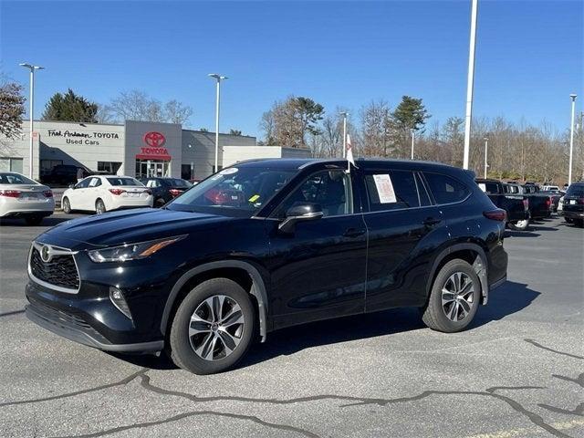 used 2022 Toyota Highlander car, priced at $35,769