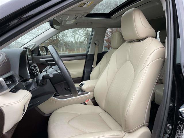 used 2021 Toyota Highlander car, priced at $38,655