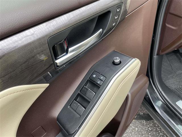 used 2021 Toyota Highlander car, priced at $38,655
