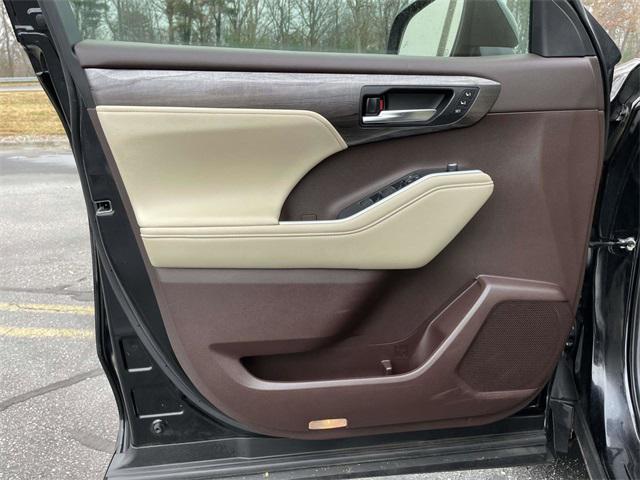 used 2021 Toyota Highlander car, priced at $38,655