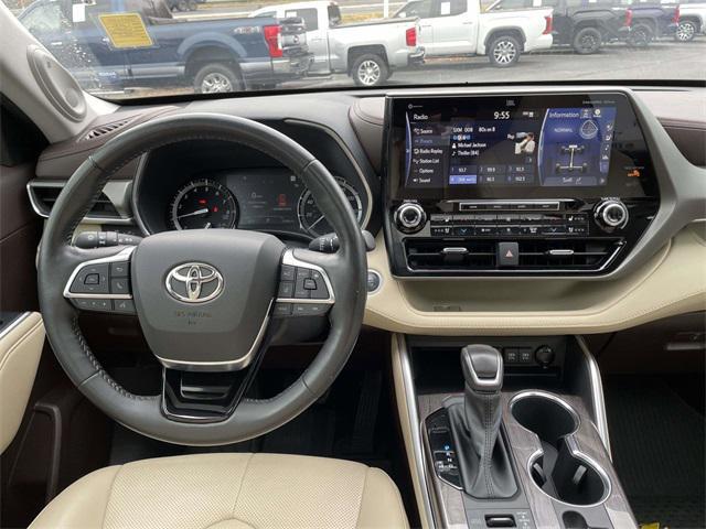 used 2021 Toyota Highlander car, priced at $38,655
