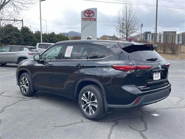 used 2022 Toyota Highlander car, priced at $36,608