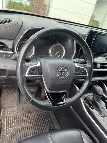 used 2022 Toyota Highlander car, priced at $36,016