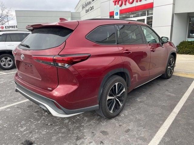 used 2022 Toyota Highlander car, priced at $36,016