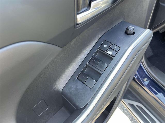 used 2022 Toyota Highlander car, priced at $38,297