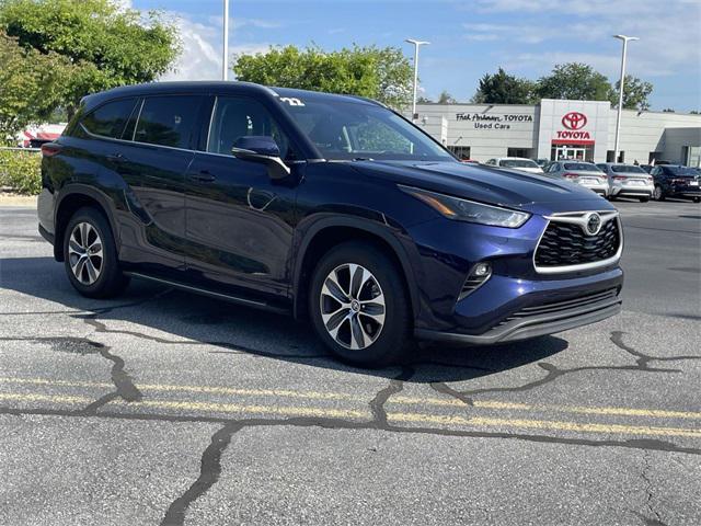 used 2022 Toyota Highlander car, priced at $38,297