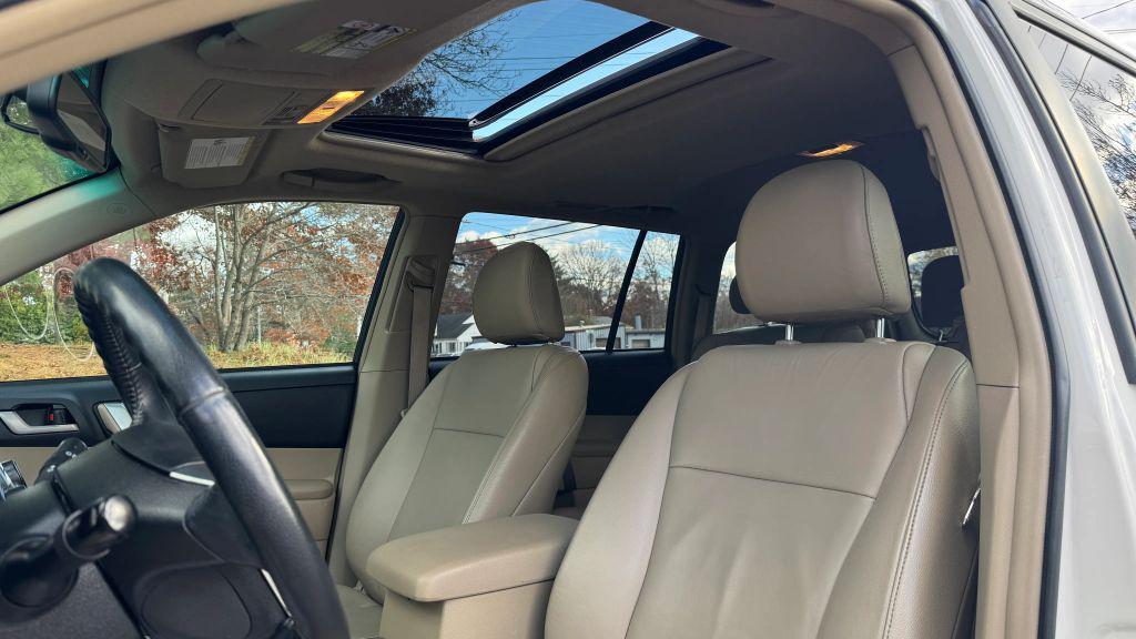 used 2013 Toyota Highlander car, priced at $12,995