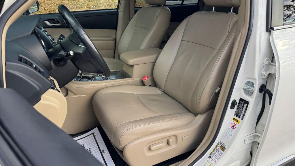 used 2013 Toyota Highlander car, priced at $12,995