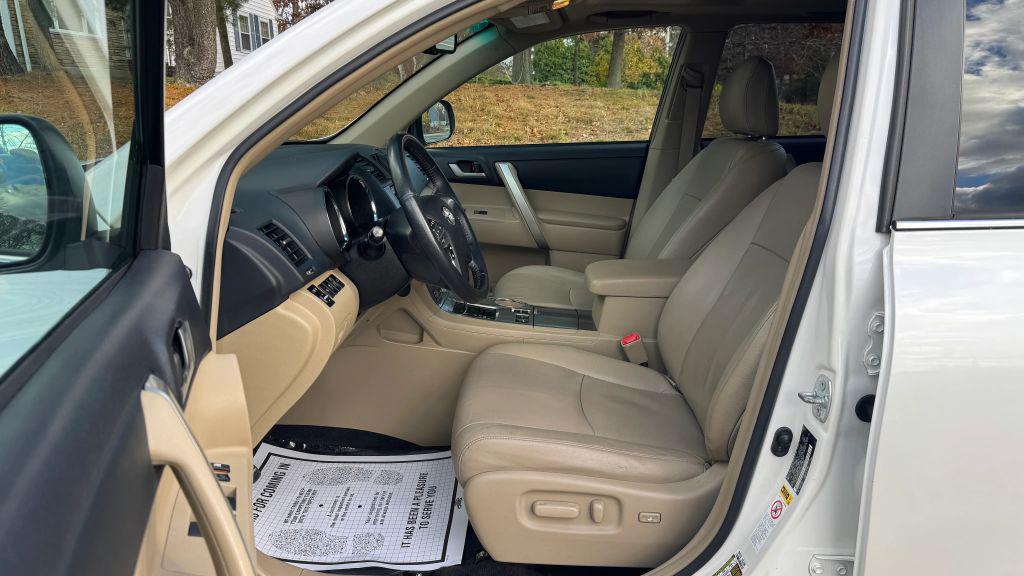 used 2013 Toyota Highlander car, priced at $12,995