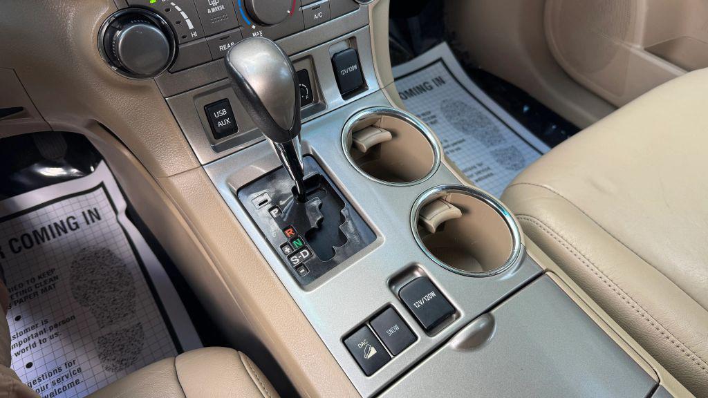 used 2013 Toyota Highlander car, priced at $12,995