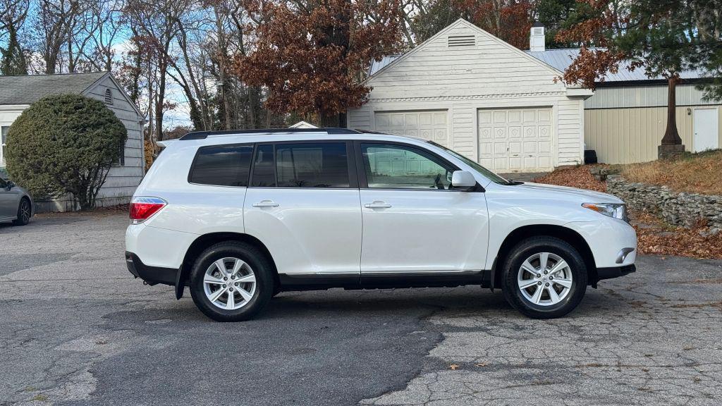 used 2013 Toyota Highlander car, priced at $12,995