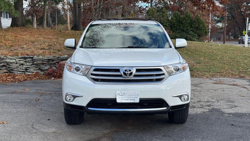used 2013 Toyota Highlander car, priced at $12,995