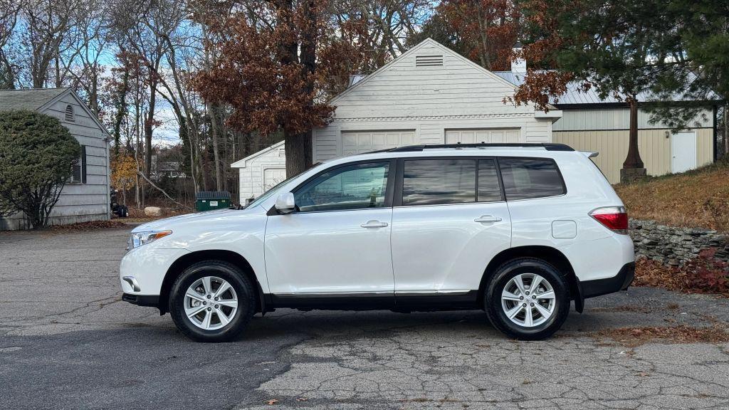 used 2013 Toyota Highlander car, priced at $12,995
