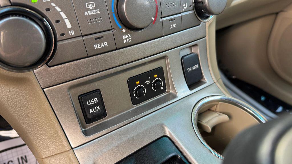 used 2013 Toyota Highlander car, priced at $12,995