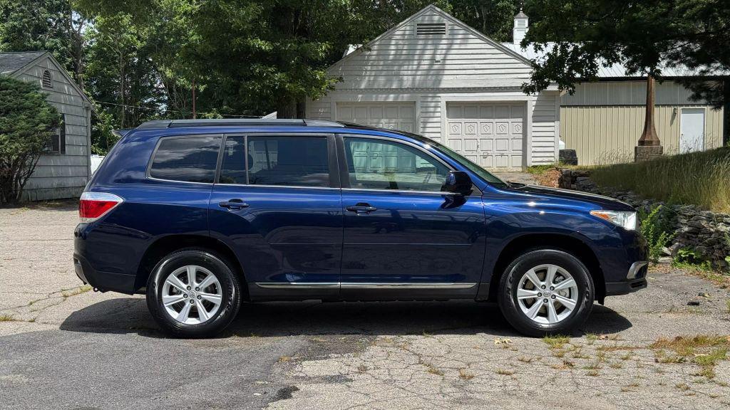 used 2013 Toyota Highlander car, priced at $20,990