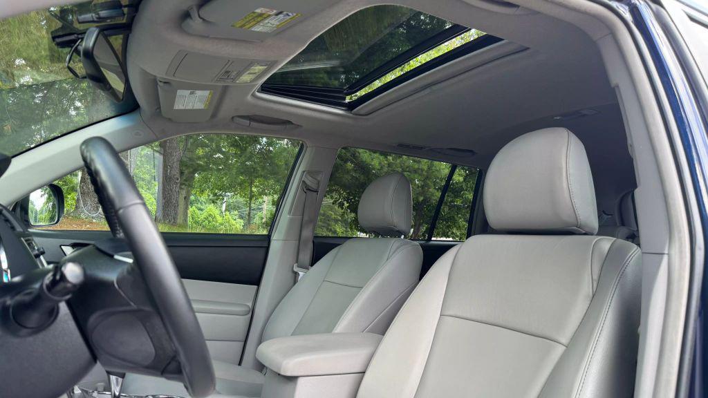 used 2013 Toyota Highlander car, priced at $20,990