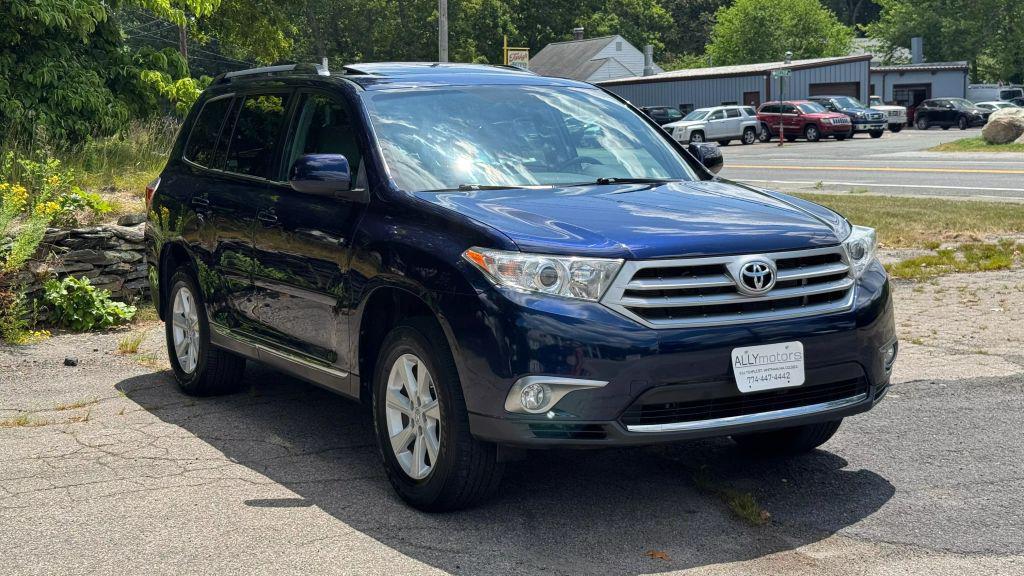 used 2013 Toyota Highlander car, priced at $20,990