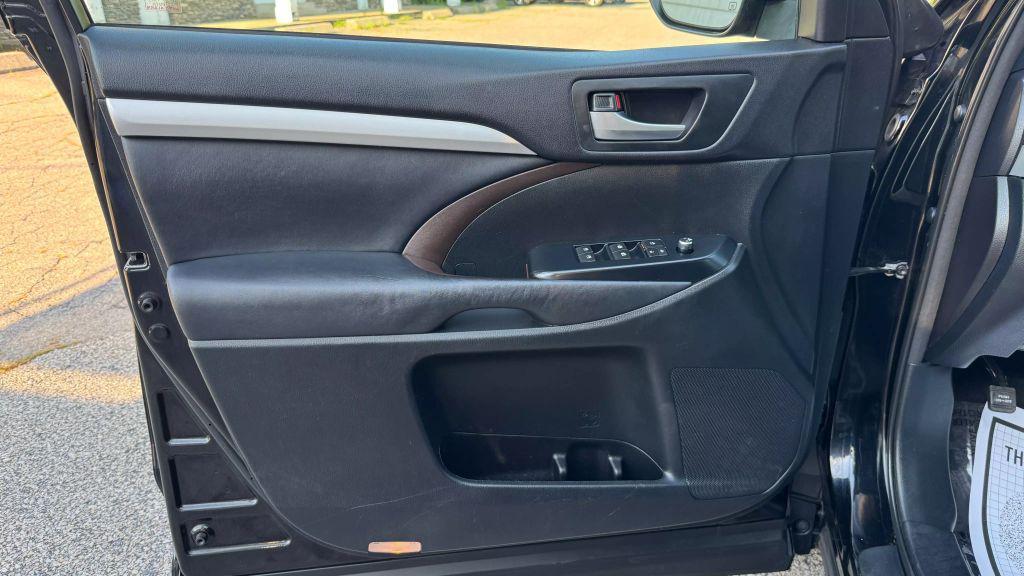 used 2015 Toyota Highlander car, priced at $19,998