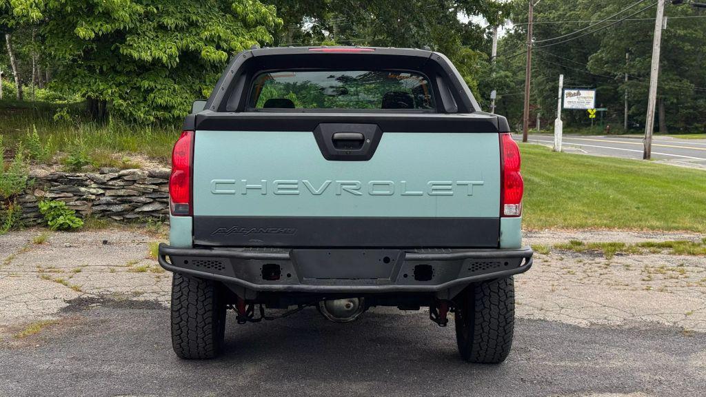 used 2004 Chevrolet Avalanche car, priced at $5,995