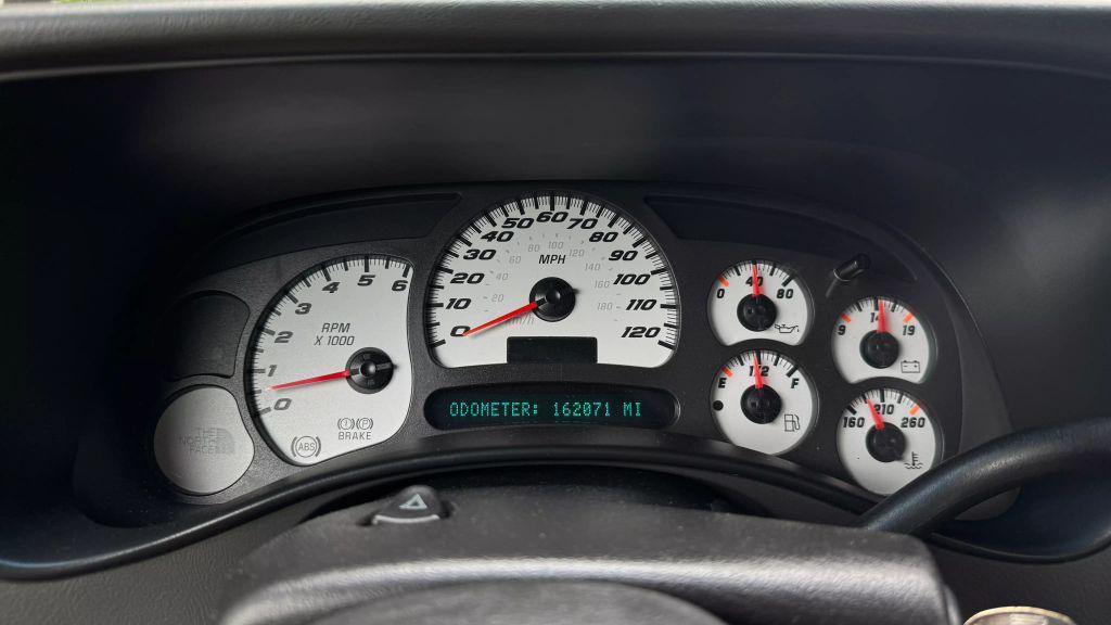 used 2004 Chevrolet Avalanche car, priced at $5,995