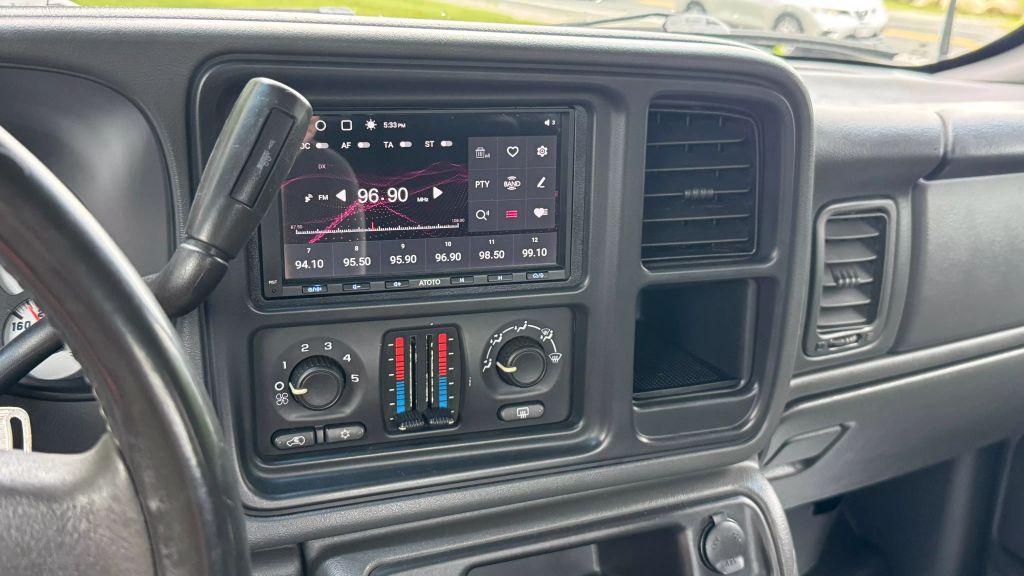 used 2004 Chevrolet Avalanche car, priced at $5,995