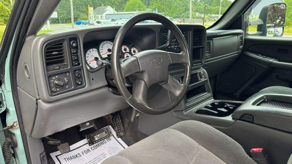 used 2004 Chevrolet Avalanche car, priced at $5,995
