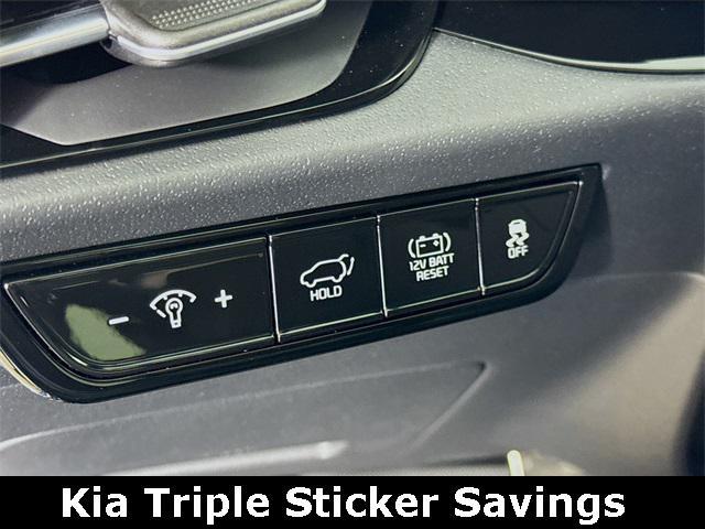 new 2025 Kia Niro car, priced at $32,475