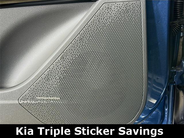 new 2025 Kia Niro car, priced at $32,475