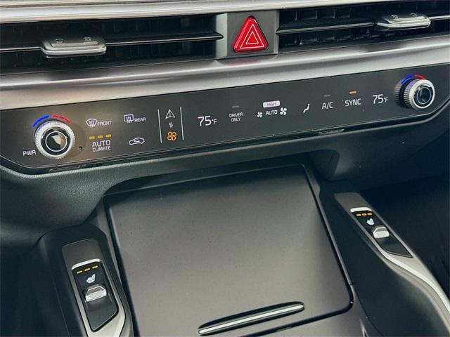 new 2025 Kia Sorento Hybrid car, priced at $38,048