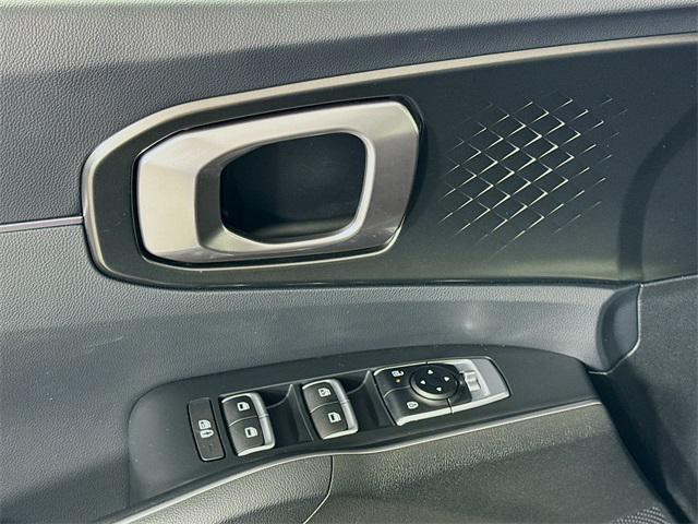 new 2025 Kia Sorento Hybrid car, priced at $38,048