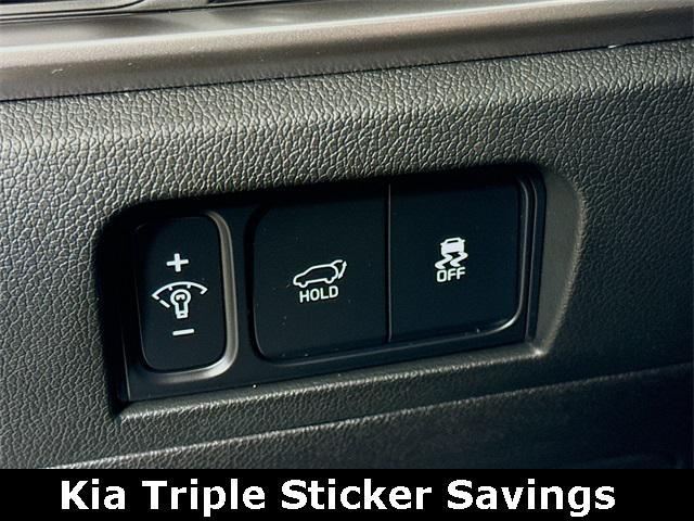 new 2025 Kia Sorento car, priced at $40,195