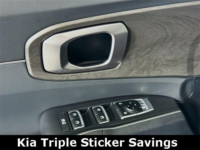 new 2025 Kia Sorento car, priced at $40,195