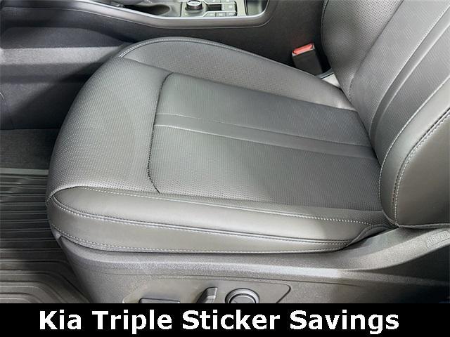 new 2025 Kia Sorento car, priced at $40,195