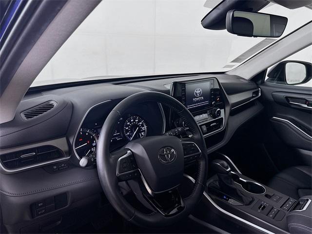 used 2020 Toyota Highlander car, priced at $26,136
