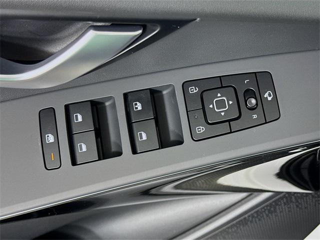 new 2025 Kia Niro car, priced at $32,051
