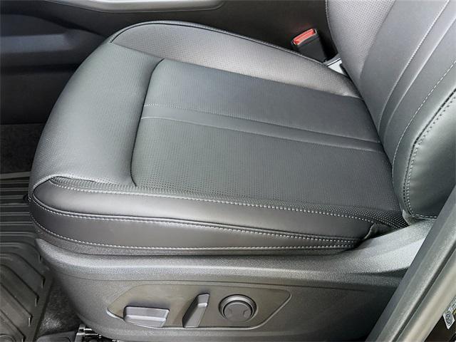 new 2025 Kia Sorento Hybrid car, priced at $38,048