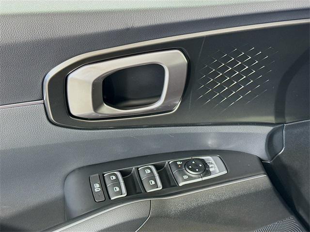 new 2025 Kia Sorento Hybrid car, priced at $38,048
