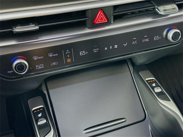 new 2025 Kia Sorento Hybrid car, priced at $38,048