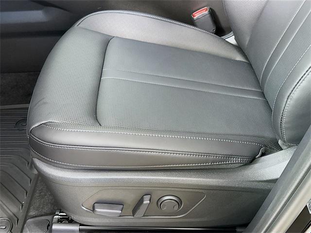 new 2025 Kia Sorento Hybrid car, priced at $38,048