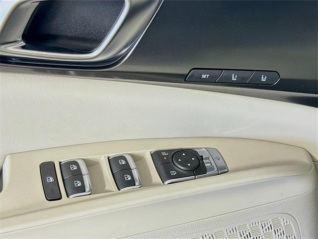 new 2025 Kia Carnival Hybrid car, priced at $54,515