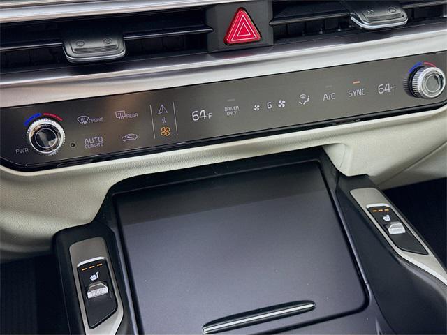 new 2025 Kia Sorento Hybrid car, priced at $39,177