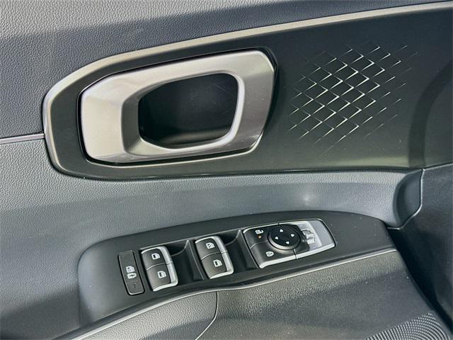 new 2025 Kia Sorento Hybrid car, priced at $38,048