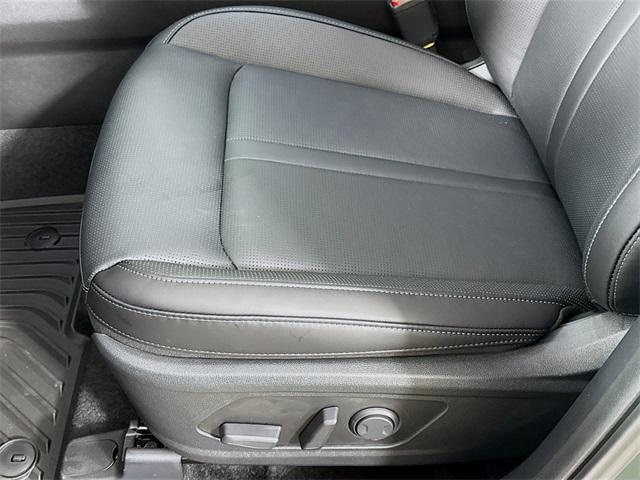 new 2025 Kia Sorento Hybrid car, priced at $38,048