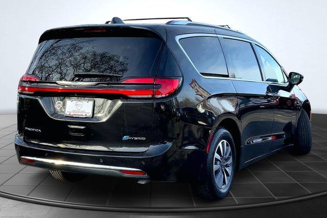 used 2021 Chrysler Pacifica Hybrid car, priced at $25,897