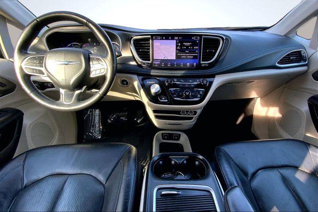 used 2021 Chrysler Pacifica Hybrid car, priced at $25,897