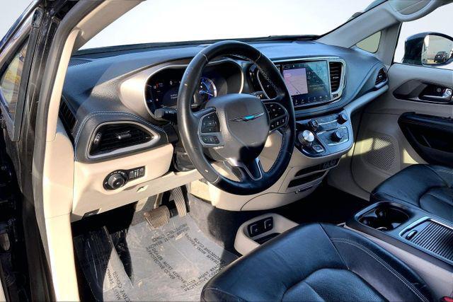used 2021 Chrysler Pacifica Hybrid car, priced at $25,897