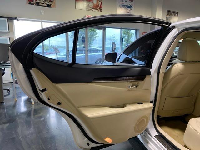 used 2015 Lexus ES 350 car, priced at $15,195