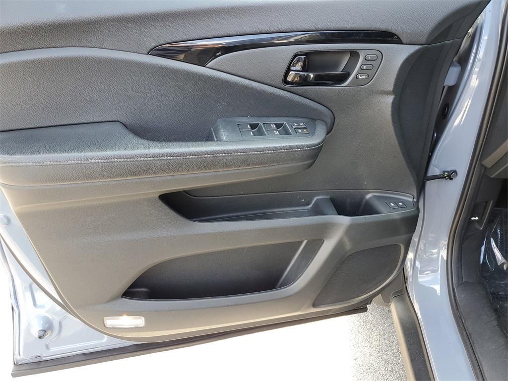 used 2022 Honda Passport car, priced at $35,876